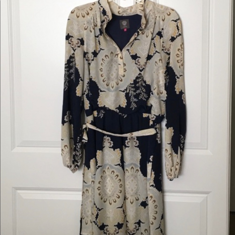Vince Camuto navy and cream size 12